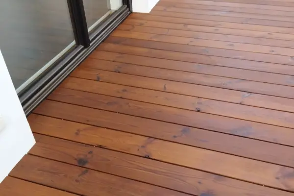 Dřevěné podlahy a dřevěné terasy