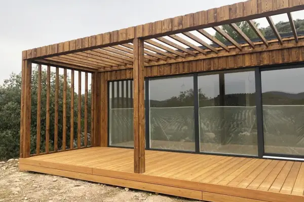 Dřevěné podlahy a dřevěné terasy