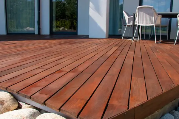 Dřevěné podlahy a dřevěné terasy